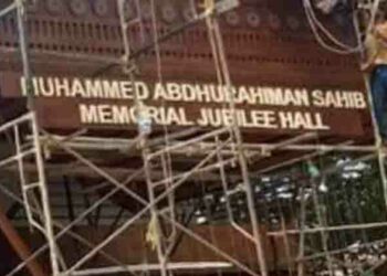 കോഴിക്കോടിനെ തട്ടമിടീക്കുന്നത് ആരുടെ താല്പര്യം?