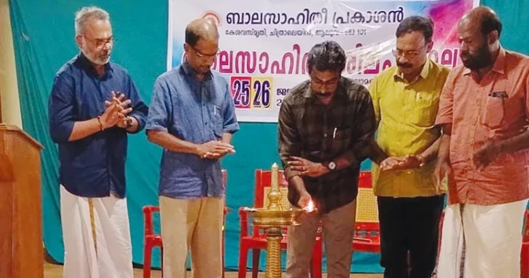 ബാലസാഹിത്യരചയിതാക്കള്‍ക്കായി സംഘടിപ്പിച്ച ബാലസാഹിത്യശില്പശാല കെ.കെ. പല്ലശ്ശന ഉദ്ഘാടനം ചെയ്യുന്നു.
