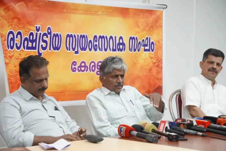 പത്രസമ്മേളനത്തില്‍  കെ.ബി.ശ്രീകുമാര്‍, പി.എന്‍.ഈശ്വരന്‍, എം.ഗണേശന്‍ എന്നിവര്‍