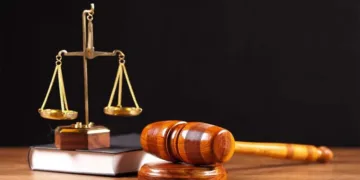 നീതിപീഠം മതനിയമങ്ങള്‍ക്ക് കീഴ്‌പ്പെടുന്നുവോ?