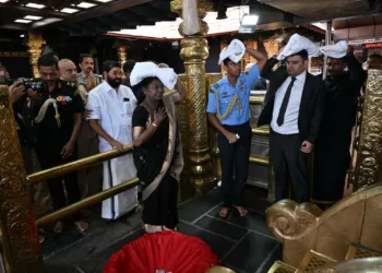 രാഷ്‌ട്രപതി ദ്രൗപദി മുർമ്മു സന്നിധാനത്ത് ദർശനം നടത്തി