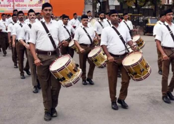 നിരോധനങ്ങള്‍ മറികടന്നുകൊണ്ട് സംഘം മുന്നോട്ട്
