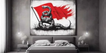 വളരുന്ന പെരുമ്പാമ്പും തളരുന്ന ചെങ്കൊടിയും