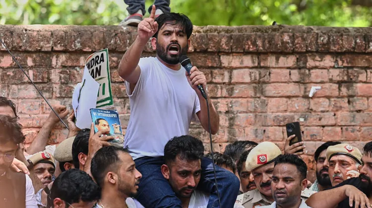 പാറ്റകളെ പര്‍വ്വതീകരിക്കുന്നവര്‍