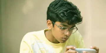 കേരളത്തിലെ ‘ഡിജിറ്റല്‍ ചതിക്കുഴികളും’ ആകുലതകളുടെ തലമുറയും
