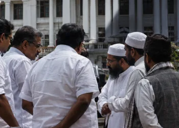 മതഭരണത്തിന്റെ കരിനിഴല്‍