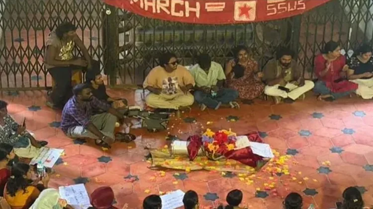 ശവമഞ്ചമാകുന്ന എസ്എഫ്‌ഐ